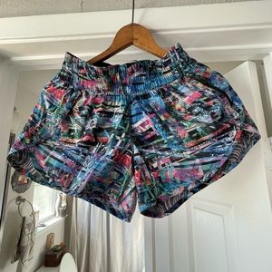 Lululemon running short Sz 6, 4” inseam